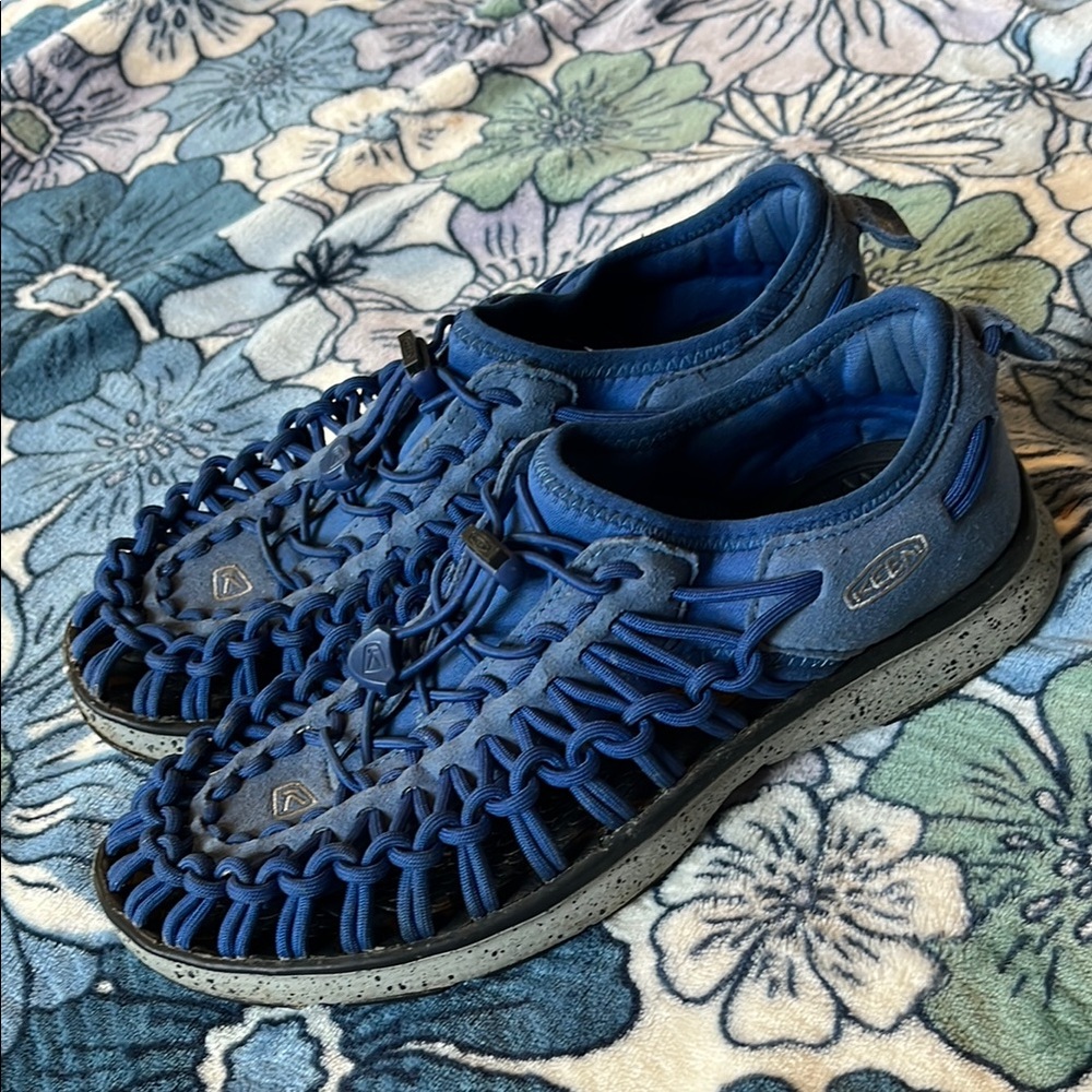 Keen Youth 4 Blue Sandals with Adjustable Cord Lacing